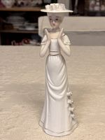 Porzellan Figur Dame mit Hut, weiss gold, 23cm hoch