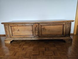 Grosse Holztruhe aus Massivholz zu verkaufen