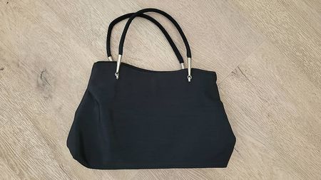 Sac synthétique noir et metal