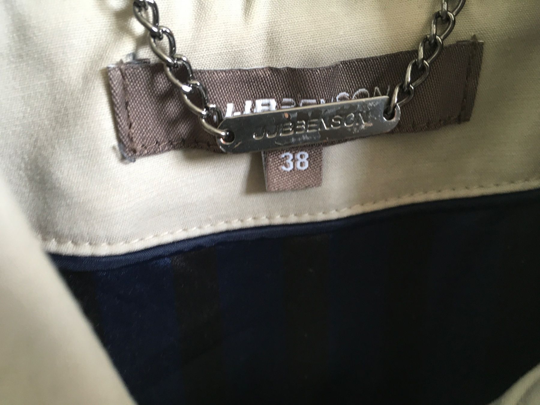 Jones Vestes: Beiger Damen-Trenchcoat – D'occasion à Freienwil par Hubi030 1