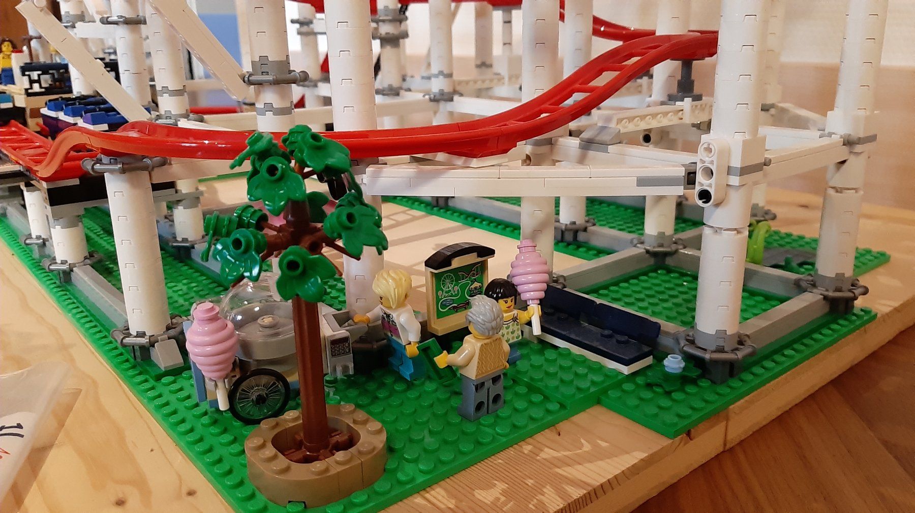 Lego Spielzeuge: Lego Creator Expert 10261 Roller Coaster | grosse Achterbahn – Neu (gemäss Beschreibung) aus Linden von  6