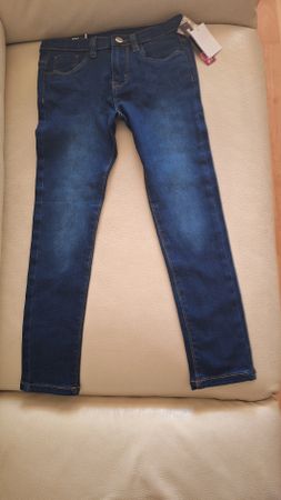 Jean fille bleu foncé taille 134 neuf