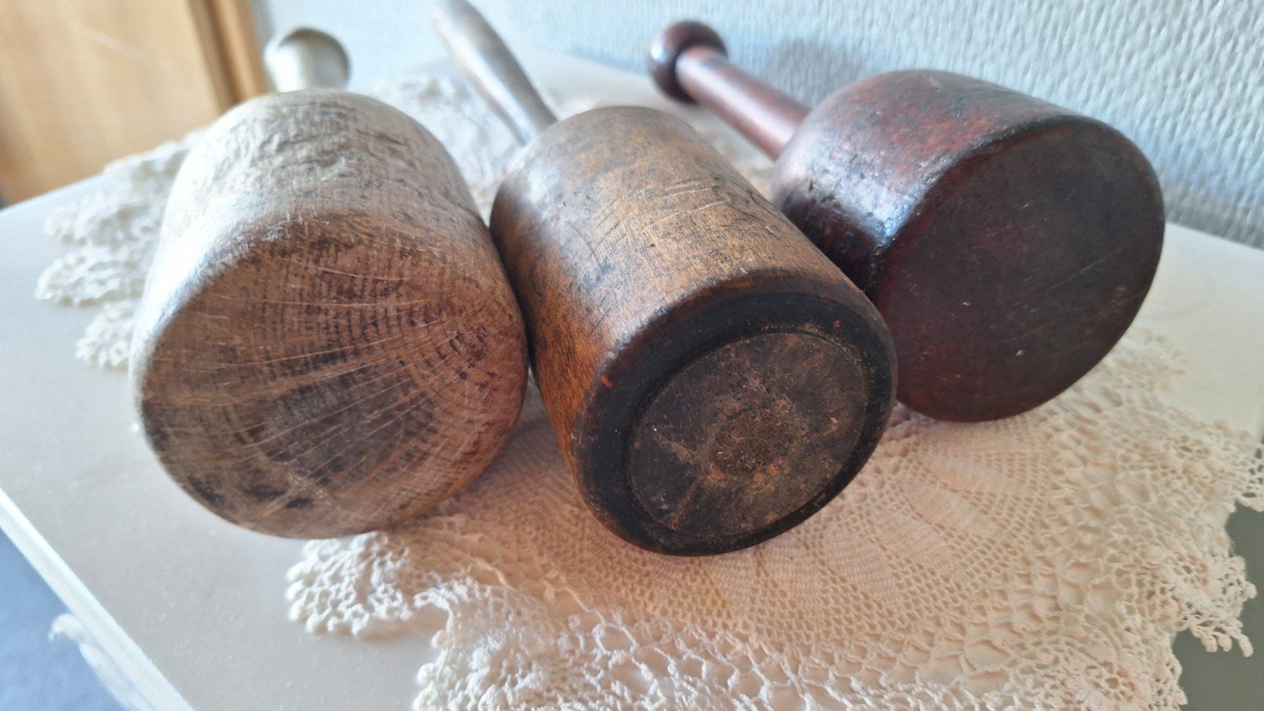 Elettrodomestici da cucina: 3 antike  Holz-Stössel / Stampfer – Usato da Dornach venduto da majo8689 6