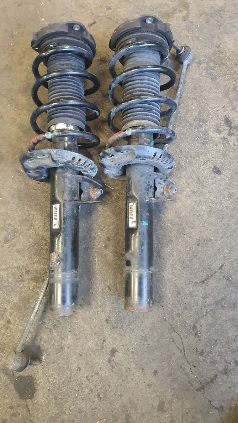 VW Tutti pezzi di ricambio auto: FEDERBEIN LI+RE FR.120 – Usato da Wil SG venduto da RR.25