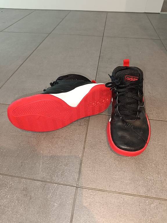 Scarpe per ragazzi: Hallenturnschuhe Grösse 34 – Usato da Utzenstorf venduto da Jassy34xx