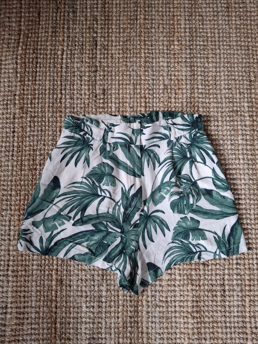 H&M Hosen: Shorts H&M T40 – Gebraucht aus Lausanne von Cognitia
