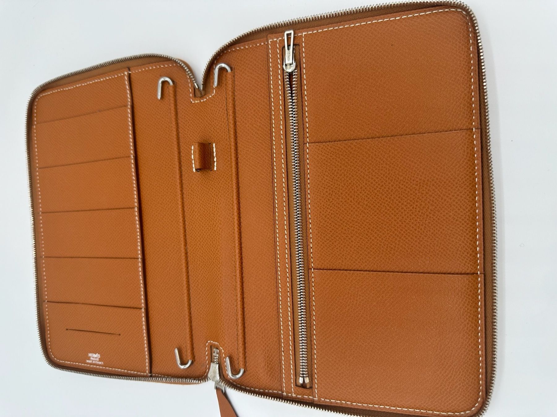 Hermès Portefeuilles: Hermès Porte-documents / Globbetrotter Zip – D'occasion à Trelex par emi_r59r