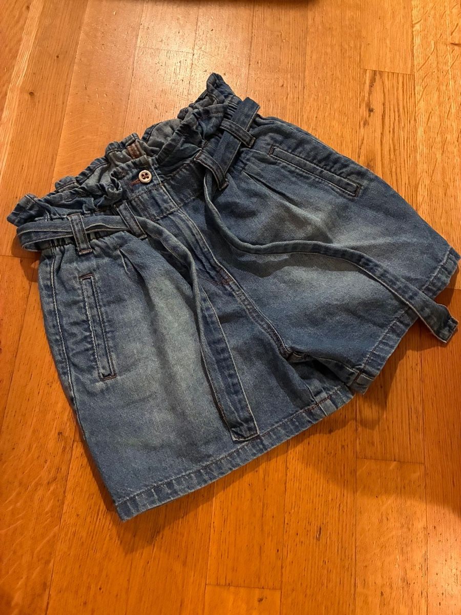 Pantaloni: Schöne Shorts Gr. 140 – Usato da Richterswil venduto da duffi326464
