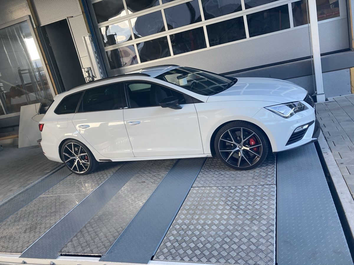 Seat Automobili: Seat leon cupra st 370 – Usato da Präz venduto da Racer.98 3