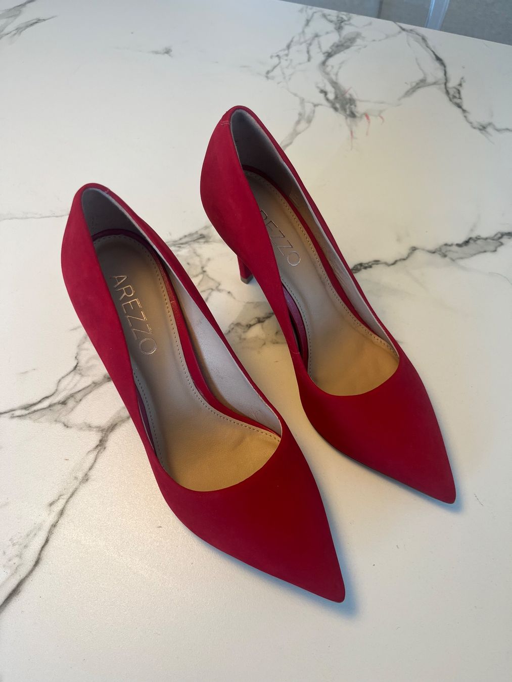 Scarpe da donna: Rote Pumps aus Wildleder – Nuovo e nell'imballaggio originale da Lenzburg venduto da BMK.