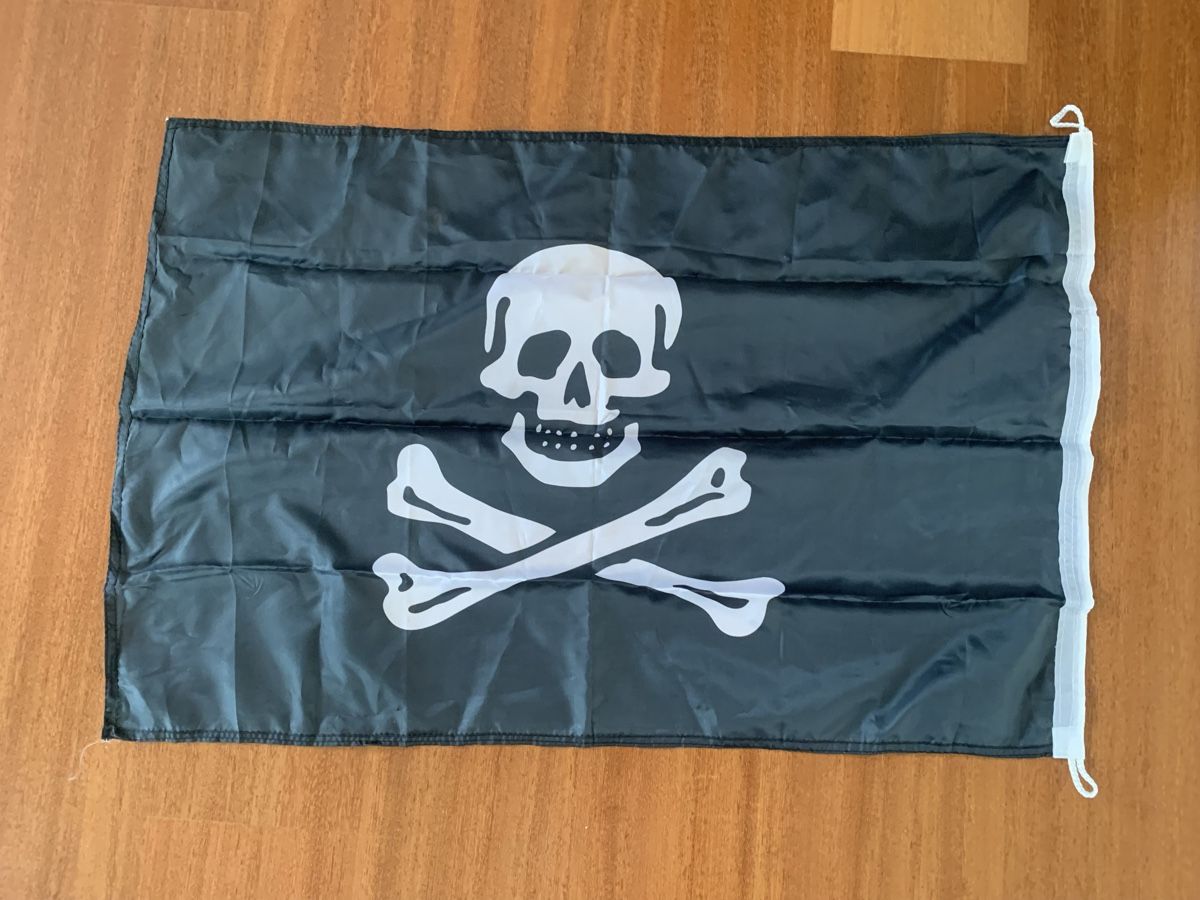 Fahnen: Piratenflagge – Neu und originalverpackt aus Wädenswil von VintageSalesCH