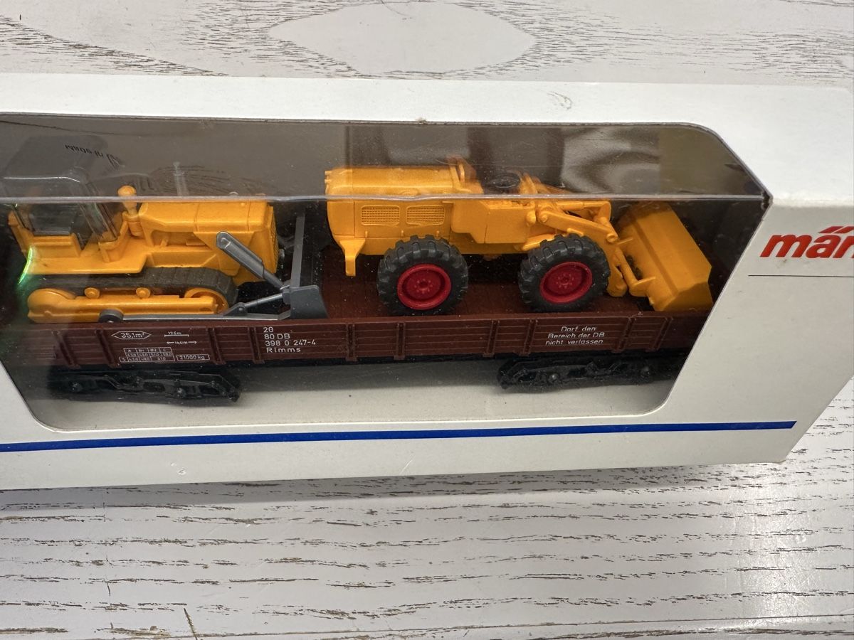 Märklin Modellini di ferrovie: Märklin 4474 Güterwagen mit Baggern – Usato da Lupsingen venduto da New-Haven