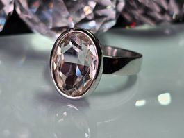 Schöner Modeschmuck Ring mit großem Stein funkelt wunderbar