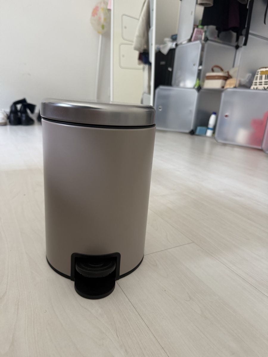 Ikea Cestini per rifiuti: IKEA EKOLN Pedal Bin Grey 30L Good Condition – Usato da Zürich venduto da bil_l5d6