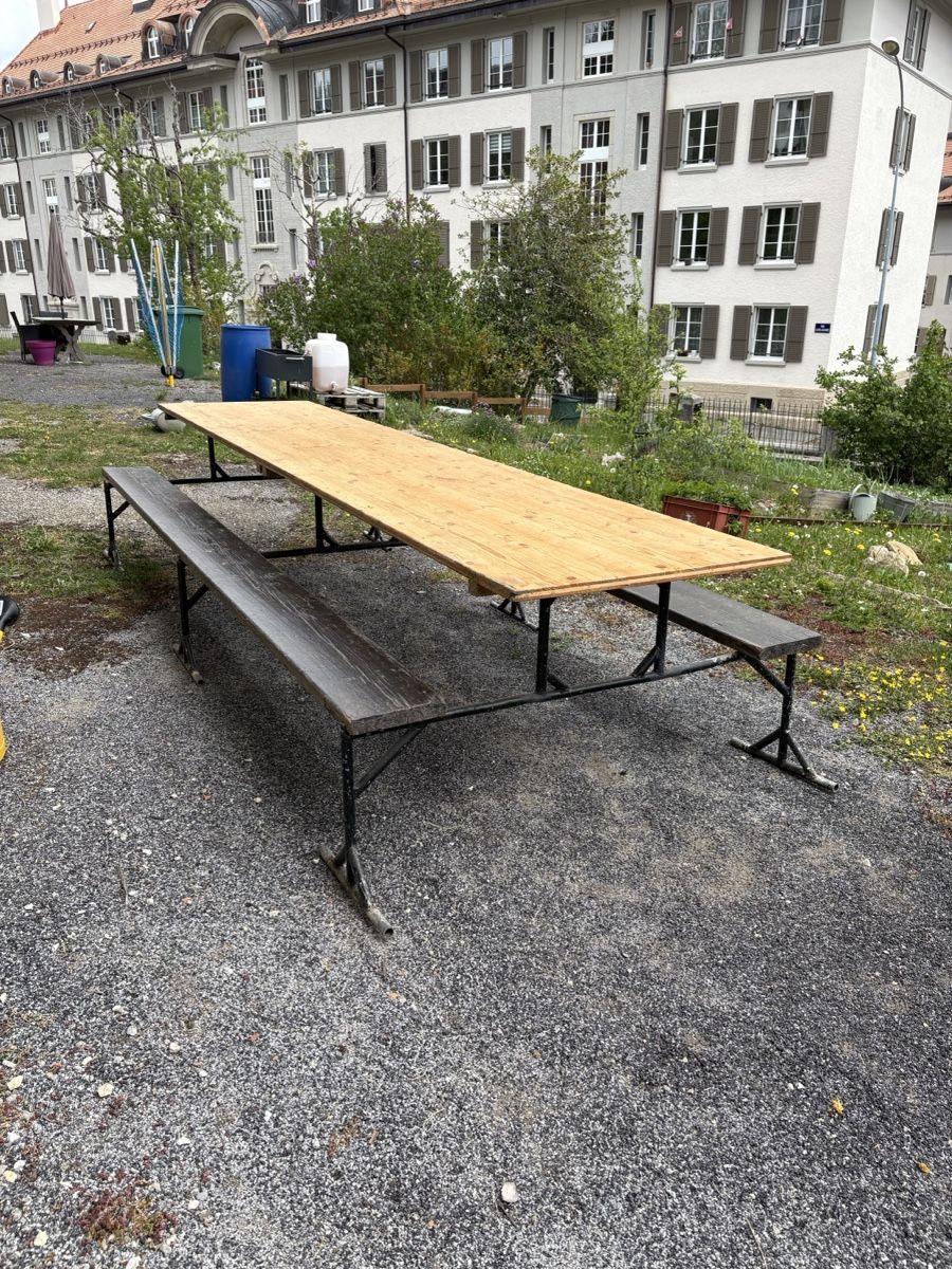 Set di tavolo e panche: Banc et table de jardin longueur 2m occasion – Usato da La Chaux-de-Fonds venduto da Joeldu23