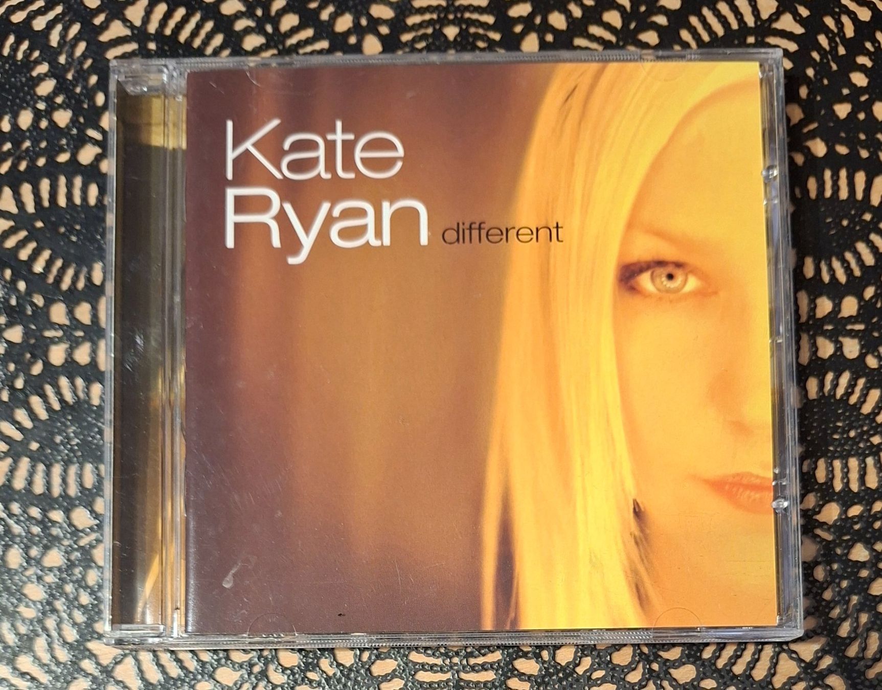 CD: Kate Ryan - Different, BEL Pop CD Album 2002 – Usato da Schönenberg TG venduto da Gregordini