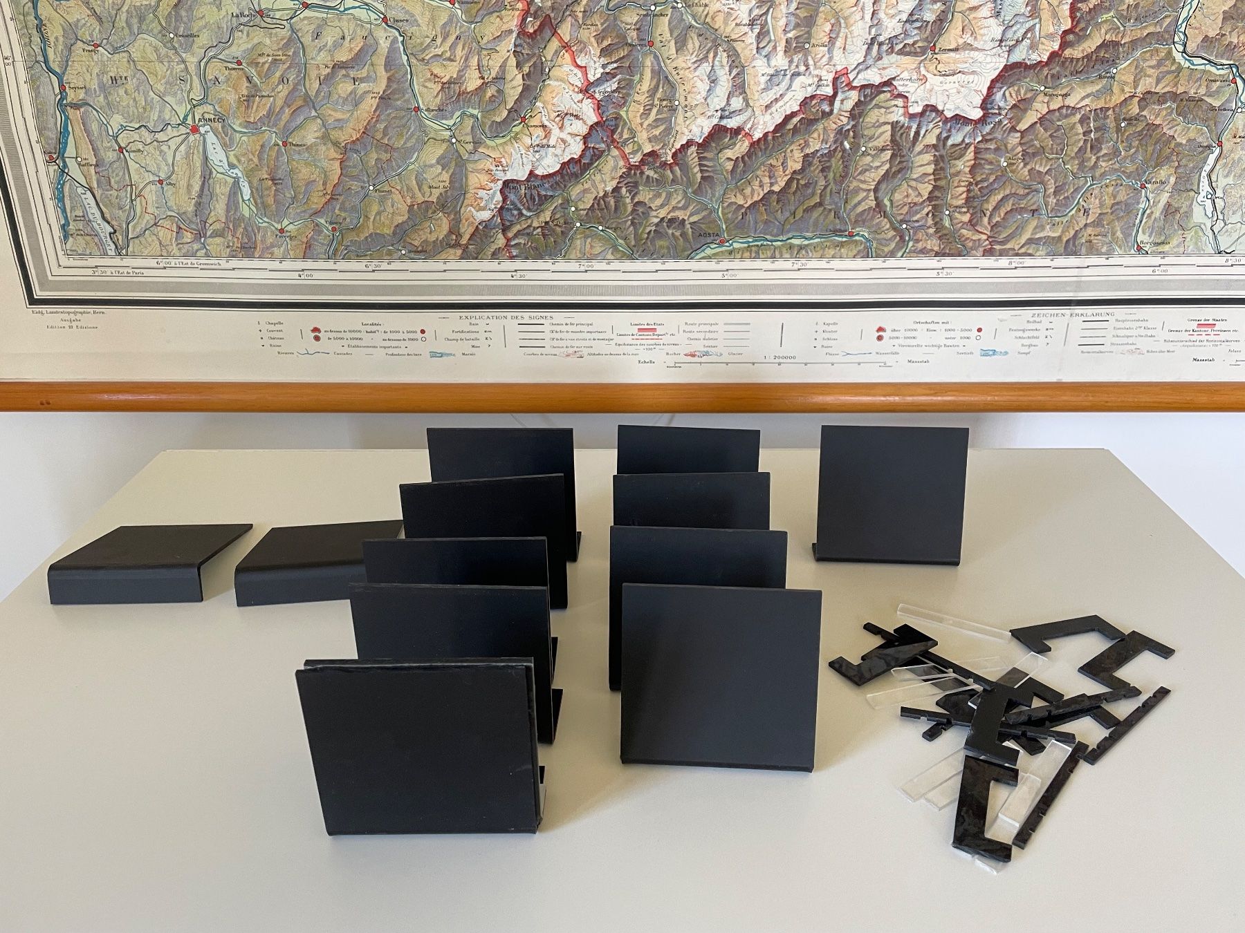 Schmuckkästen: Présentoirs en plexis pour colliers – Gebraucht aus Vevey von esp_6yxp