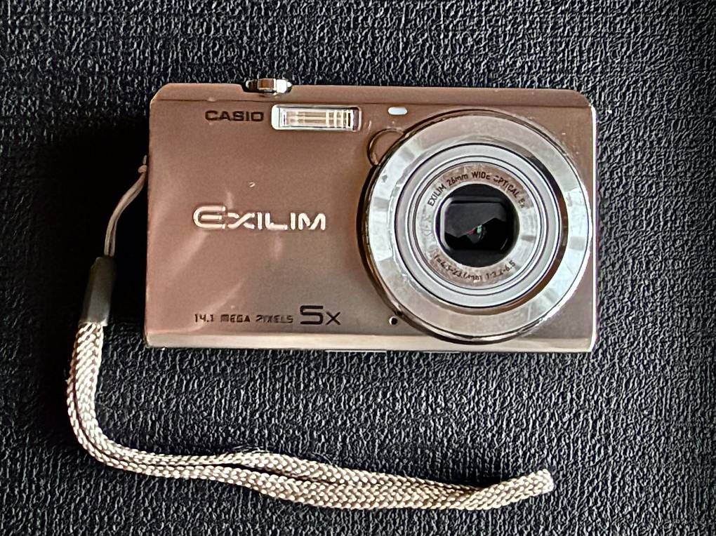 Fotocamera: Fotokamera Casio Exilim EX-SZ15 – Usato da Zürich venduto da nad_7gzh