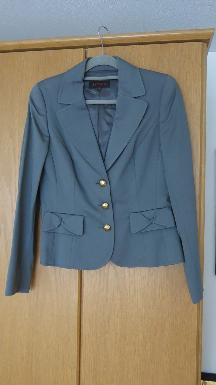 Escada Giacche: ESCADA Blazer – Nuovo (secondo la descrizione) da Lachen SZ venduto da artbyblondangel 4