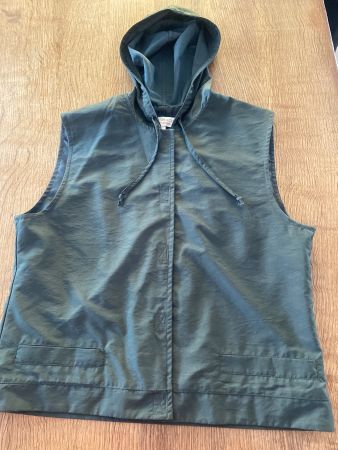 *WISSMACH collection* GILET GR.M/38/40 oliv mit Kapuze