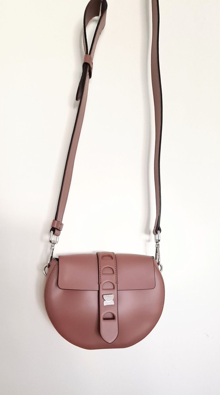 Coccinelle Borse da donna: Coccinelle carousel mini Leder Crossbody – Usato da Liestal venduto da Mas-Y-Mas 1