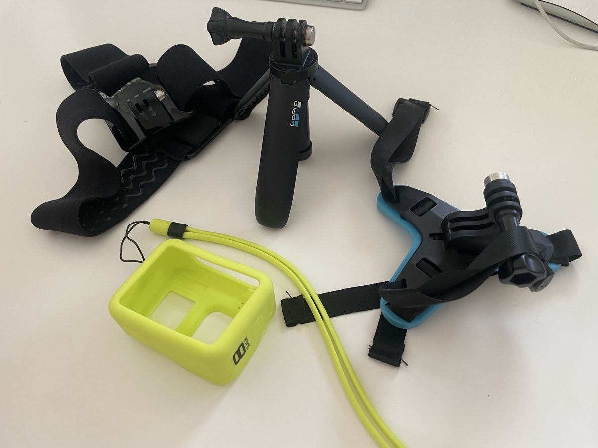 Gopro Action Cam: Set GoPro Accessoire 4 Stück – Usato da Zürich venduto da lydia.joray