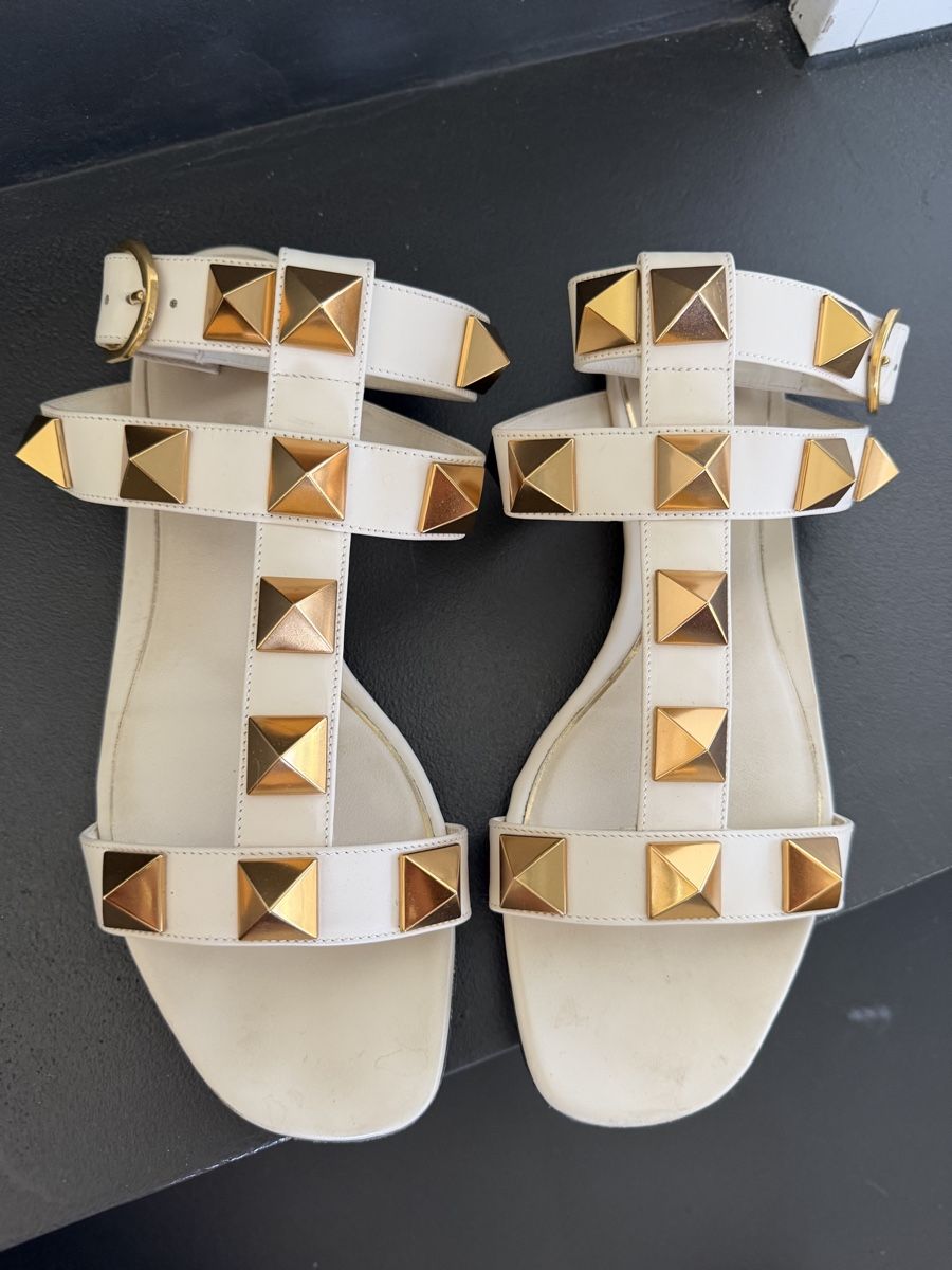 Valentino Scarpe da donna: VALENTINO Roman stud sandals 38.5 – Usato da Steinhausen venduto da Stylelene14
