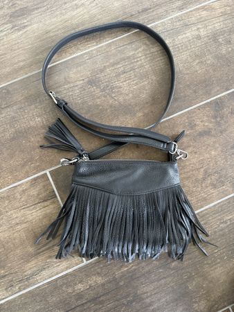 Sac à bandoulière BENETTON noir avec franges