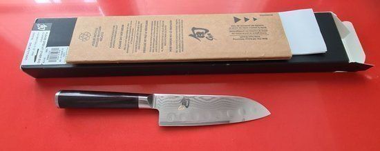 Kai Coltelli da cucina: Shun Classic kl. Santoku mit Kullenschliff DM-0740 – Nuovo e nell'imballaggio originale da Caslano venduto da Pspidi 2