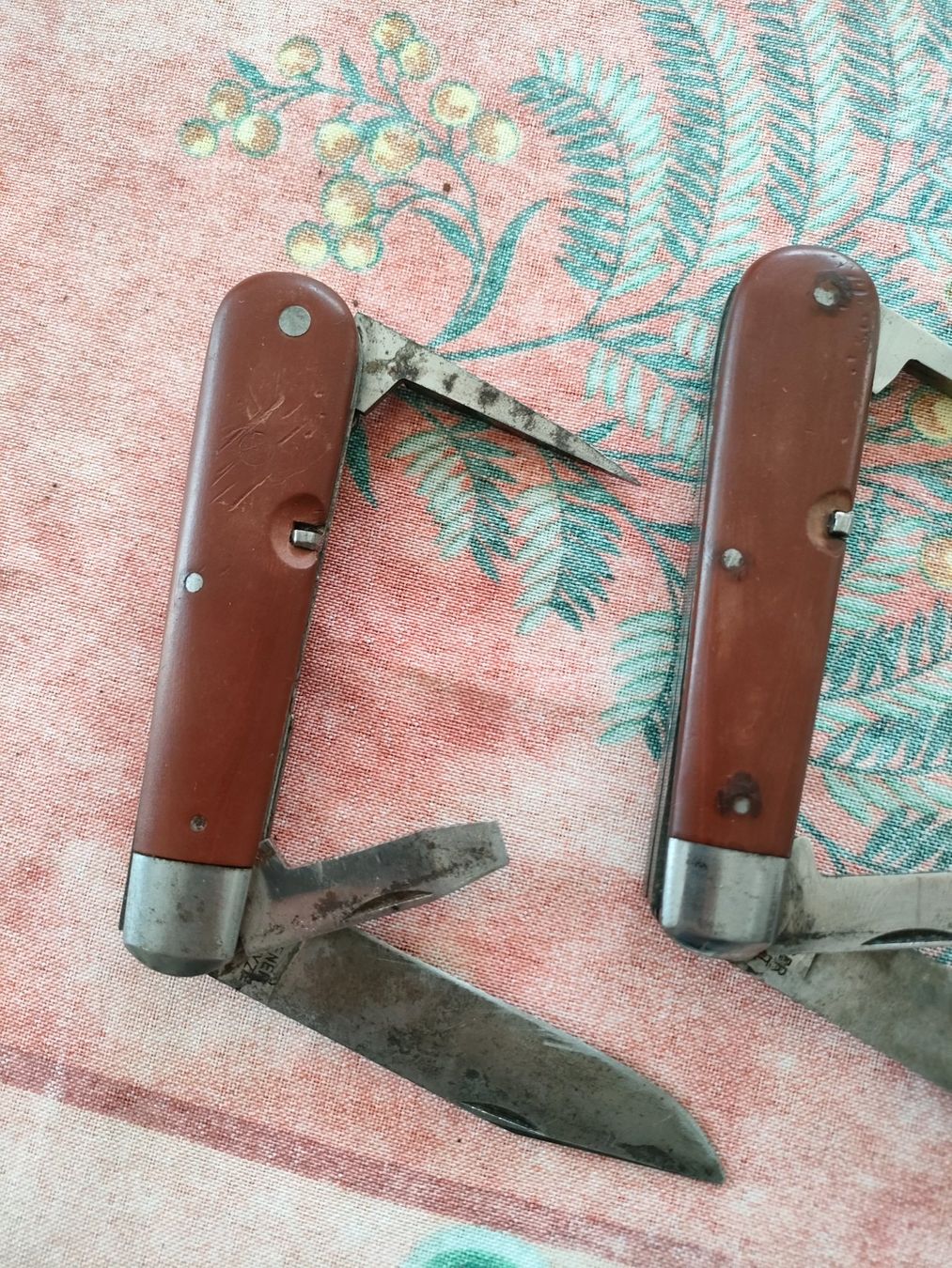 Schweizer Armee Taschenmesser: lot de couteaux Suisses – Gebraucht aus Monthey von ric_x2sl 4