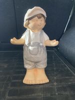 Deko Junge Figur mit offener Geste, ca. 30cm, Top Zustand