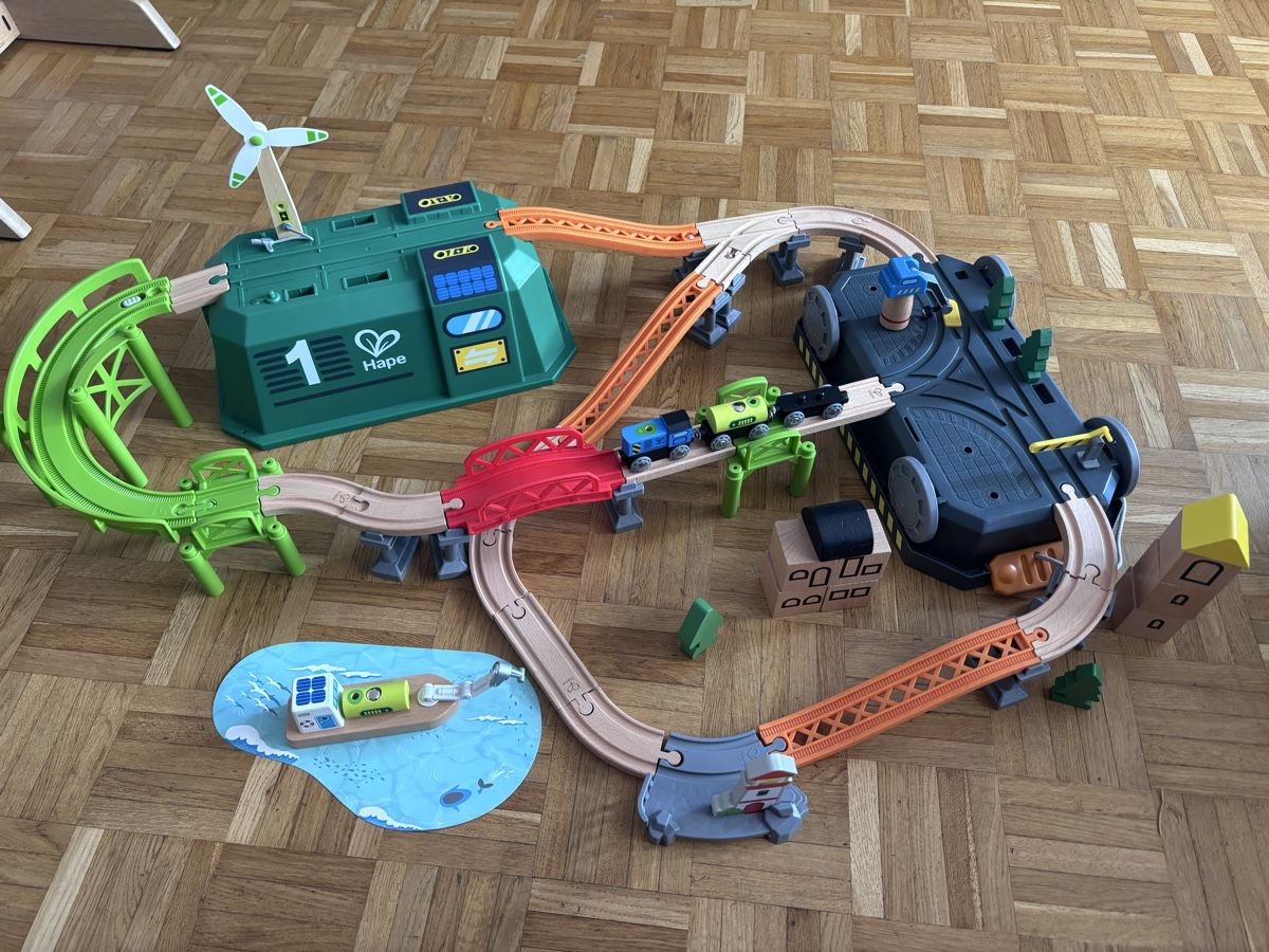 Hape Spielzeuge: Hape Eisenbahn Neuwertig – Neu (gemäss Beschreibung) aus Jona von SaF0da
