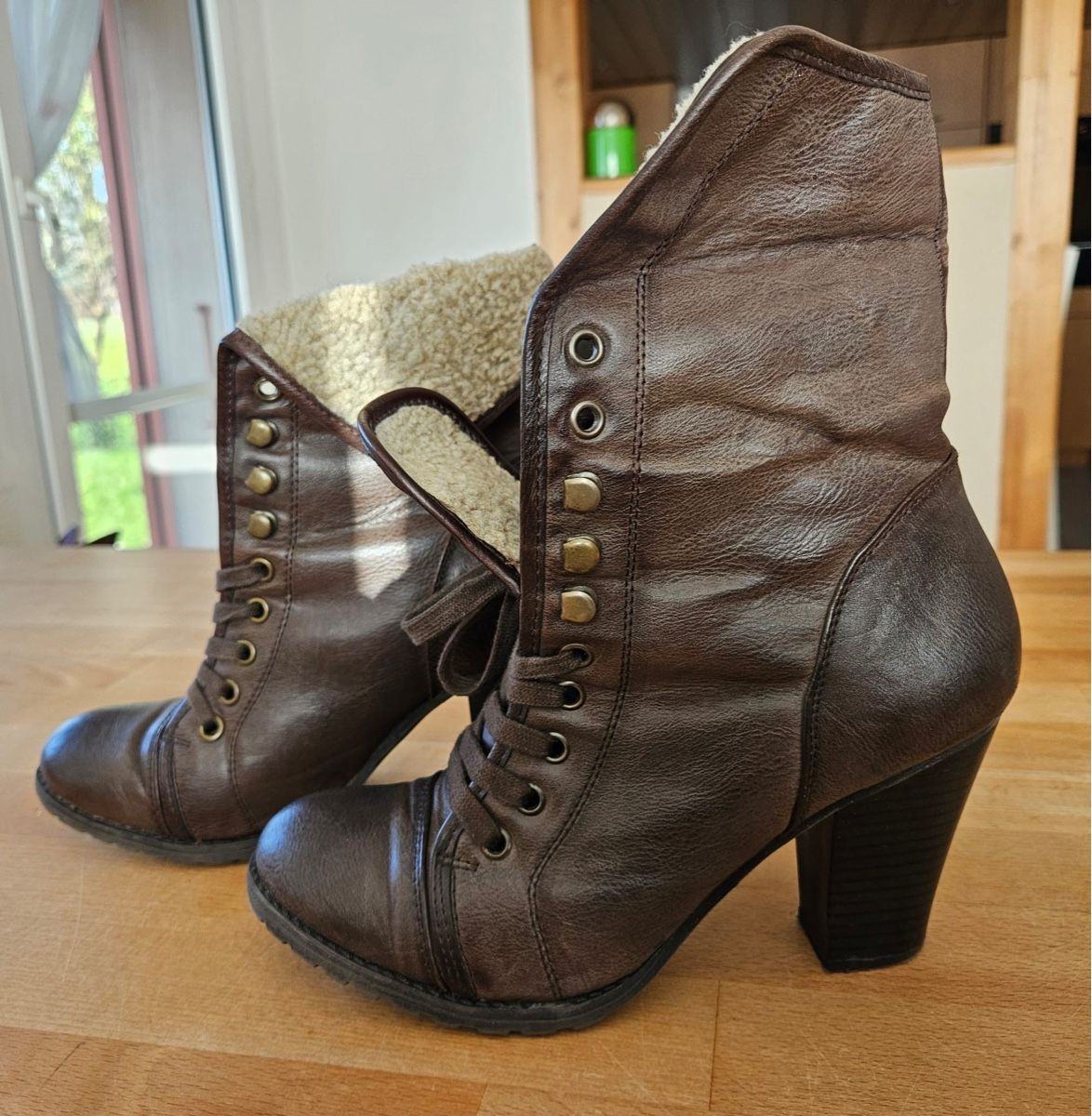 Scarpe da donna: Warme Bata Winterstiefeletten – Usato da Laupen ZH venduto da Elti2017 2