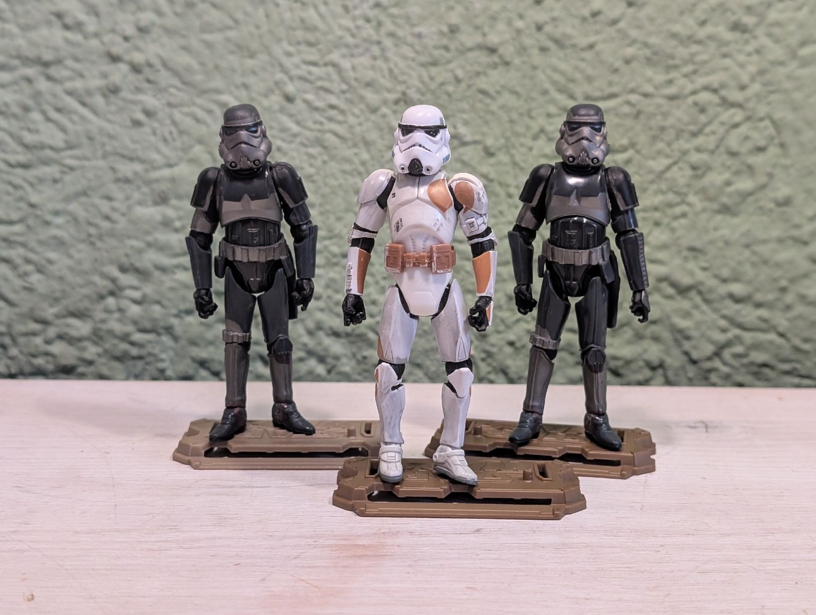 Star Wars Statuette: Star Wars Stormtrooper & Shadow Trooper Actionfiguren – Usato da Ehrendingen venduto da Amigo5 1