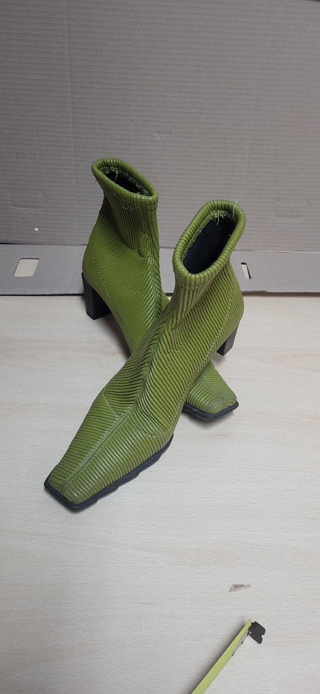 Scarpe da donna: VICINI Stiefeletten, Gr. 37.5, Olivgrün – Usato da Figino venduto da mayam63