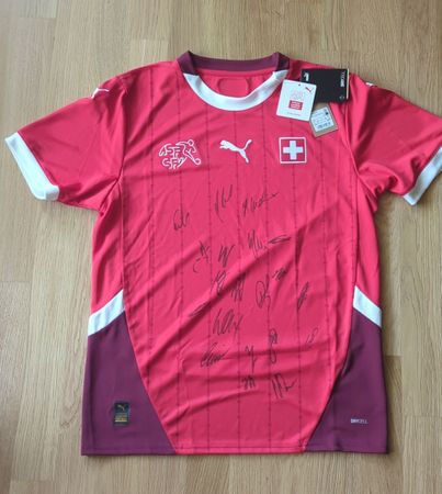 Schweiz Fussballtrikot Grösse M handsigniert