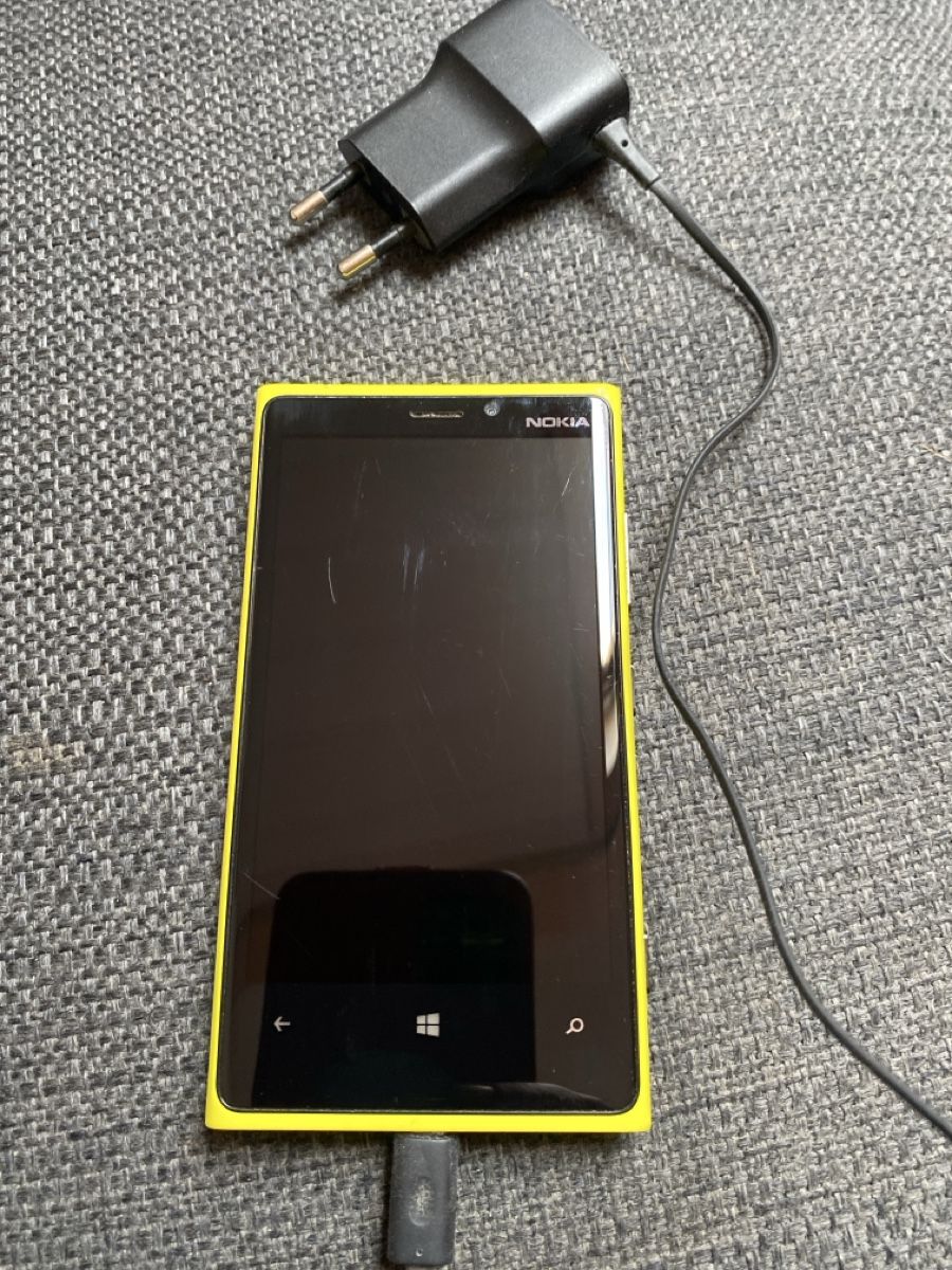 Nokia Telefoni cellulari / Smartphones: Nokia Lumia 920, software Windows 10 Mobile, Ram 1GB – Usato da Hunzenschwil venduto da Smiles