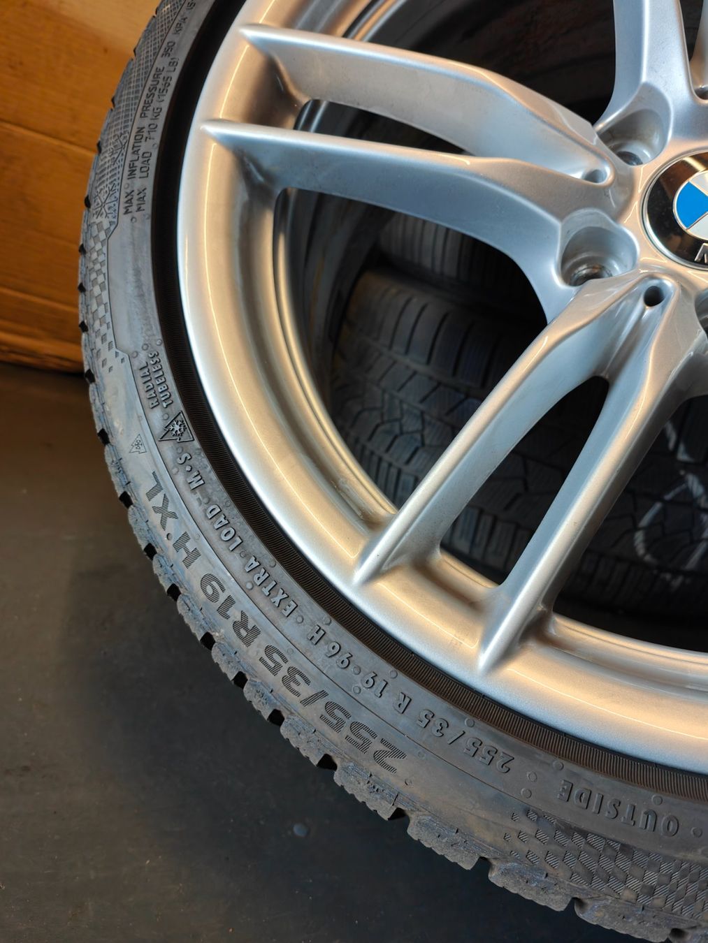 BMW Pneus & Kompletträder: BMW M4 Winterräder – Gebraucht aus Oberengstringen von Reifen-Lagerverkauf 2