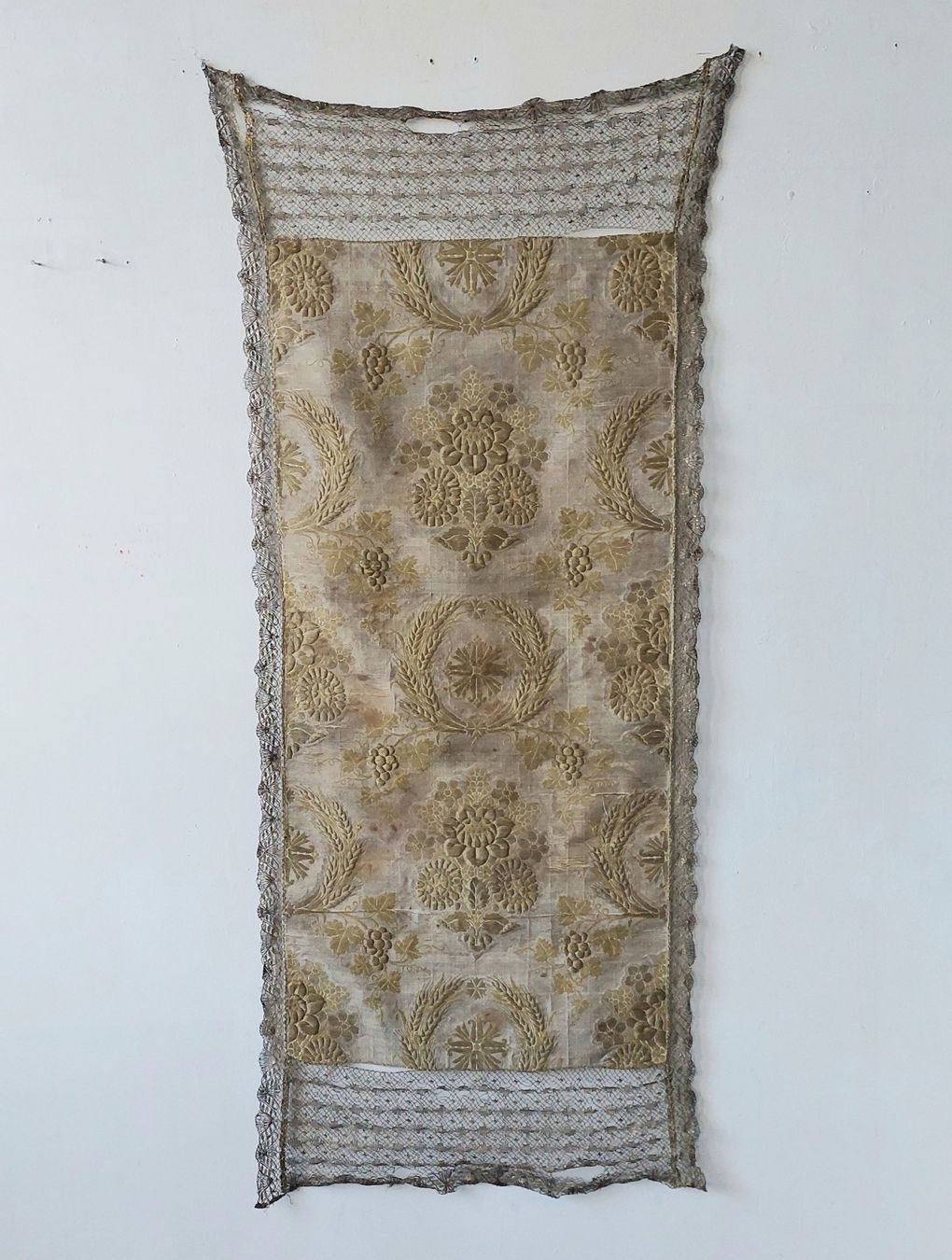 Stoffe: ANTIKES TEXTIL MIT SEIDENSTICKEREI – Gebraucht aus Bern von karo123 5