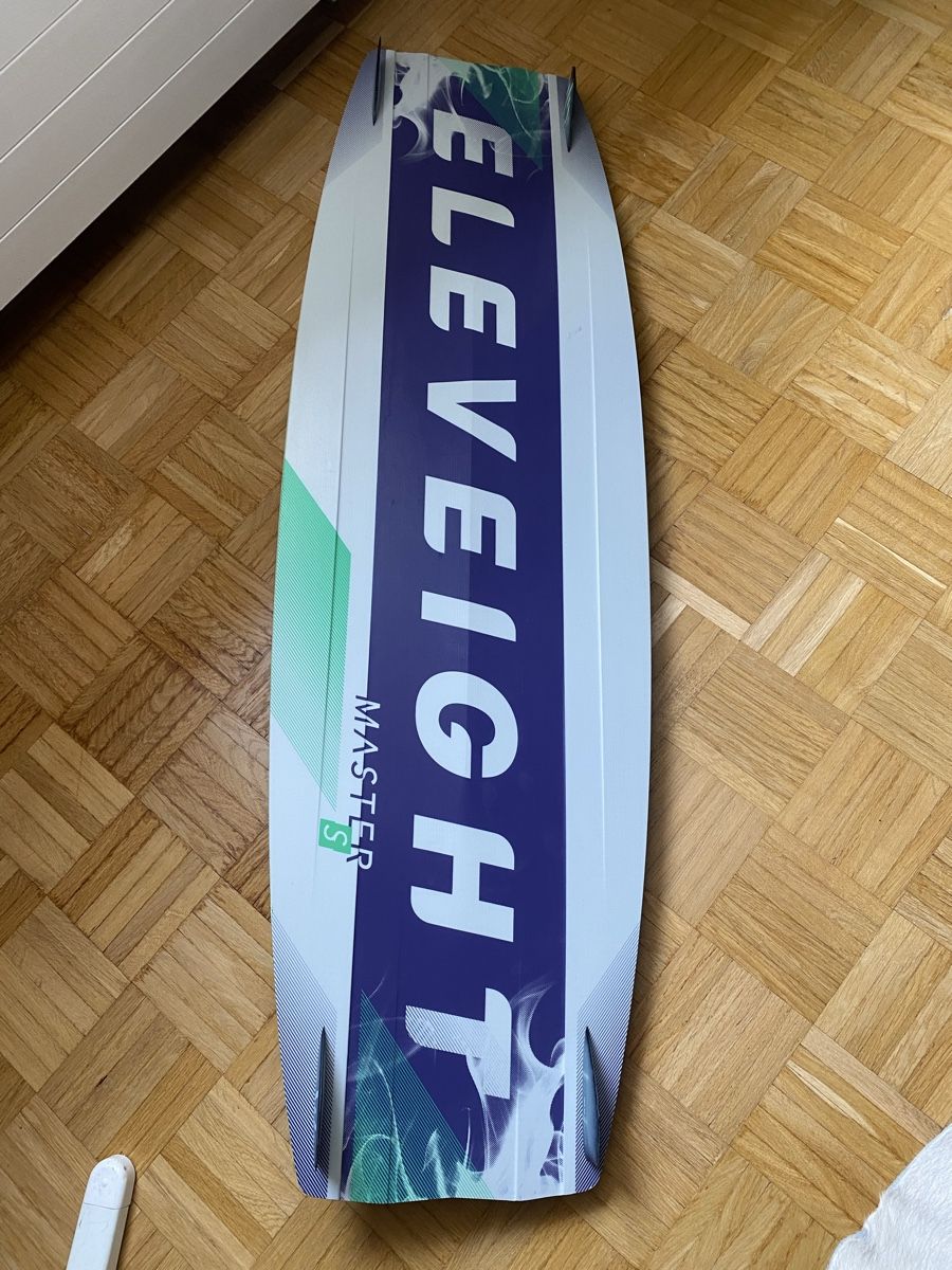 Aquilone: Eleveight Master S Kite Board 132 Yeti Kiteboarding Binding – Usato da Zürich venduto da Lin_z8dk 1