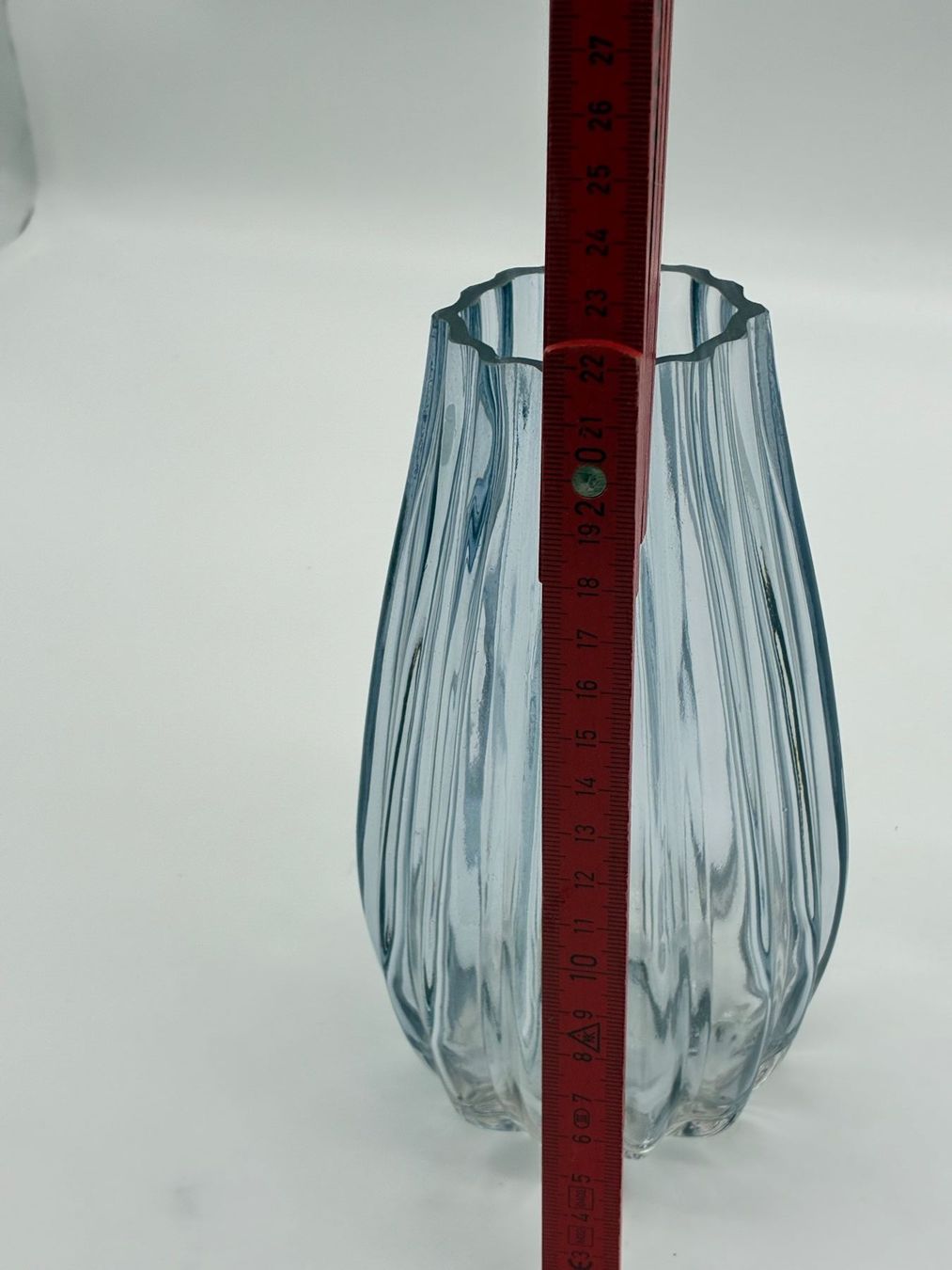 Vasi & Recipienti: Glasvase mit Rillen, Blassblau – Nuovo (secondo la descrizione) da Hinterforst venduto da Gartenweib 1