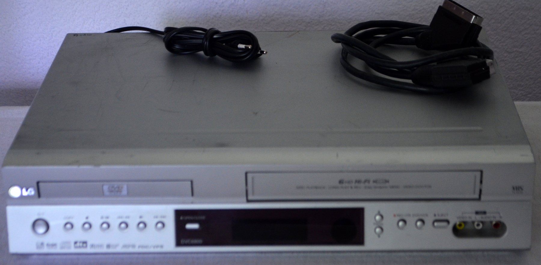LG Aufnahmegeräte: LG DVC6800 Combo CD / VHS – Gebraucht aus Collonges von arashee 1