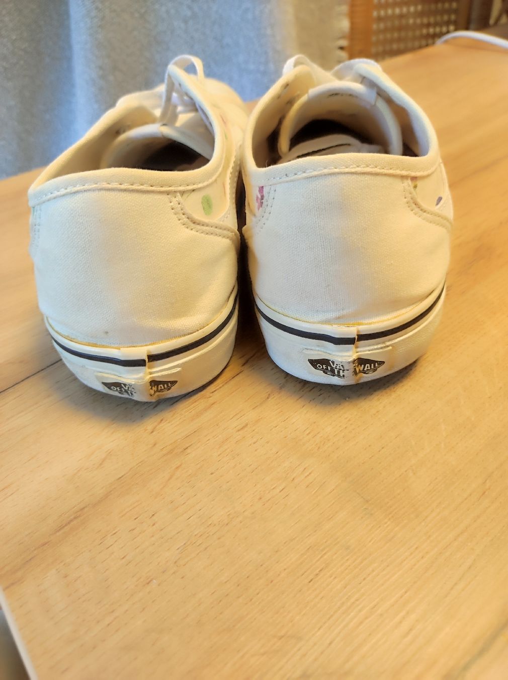 Chaussures femmes: Vans mit Blumen-Muster, Gr. 42 – D'occasion à Arni AG par Rosen11 4