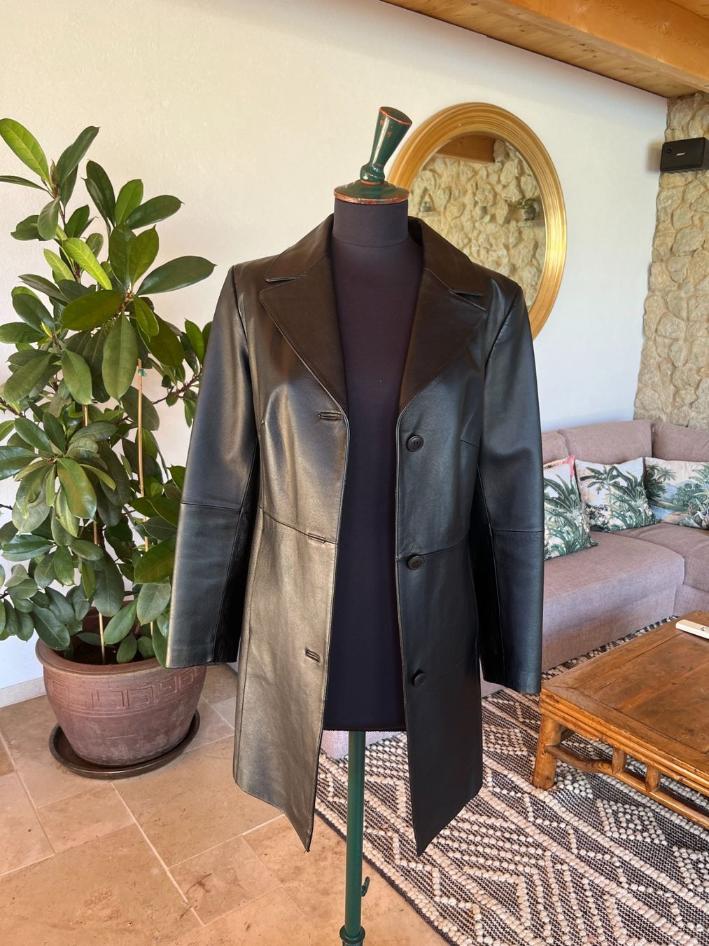 Cappotti: Manteau en cuir noir taille 36 – Usato da Seiry venduto da vanille08