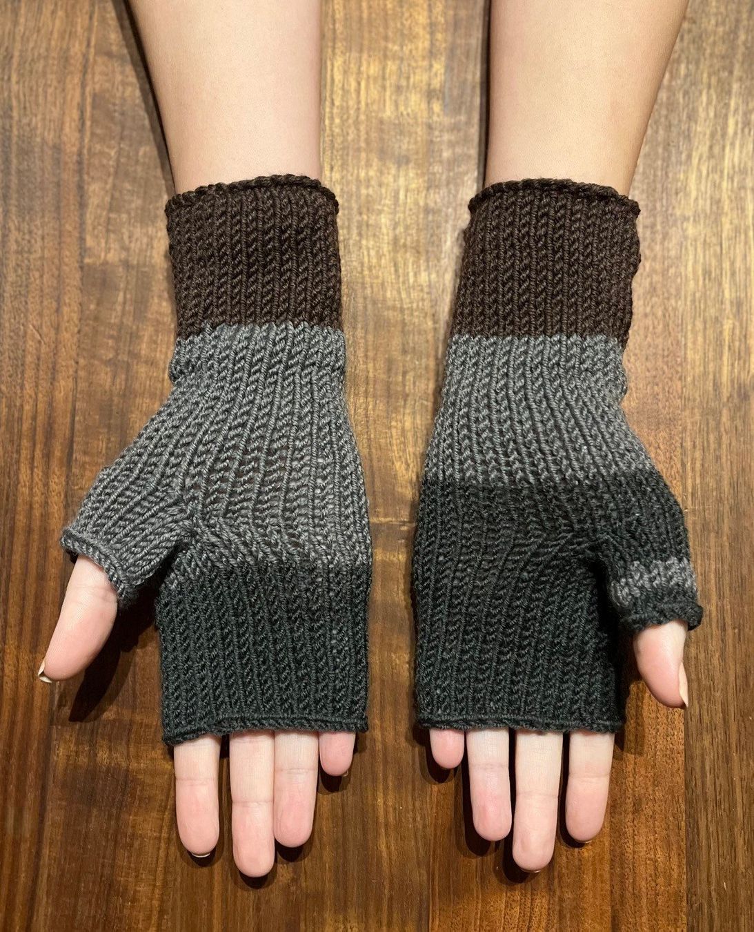Handschuhe & Handstulpen: Handgestrickte Pulswärmer, Winter – Neu und originalverpackt aus Laufen von flowerfan 1