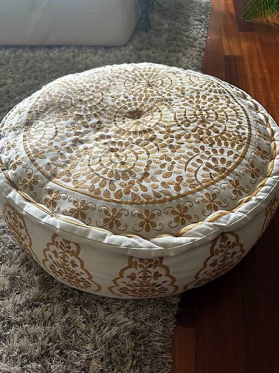 Sgabelli: Pouf - 1X – Usato da Confignon venduto da lynningva 1