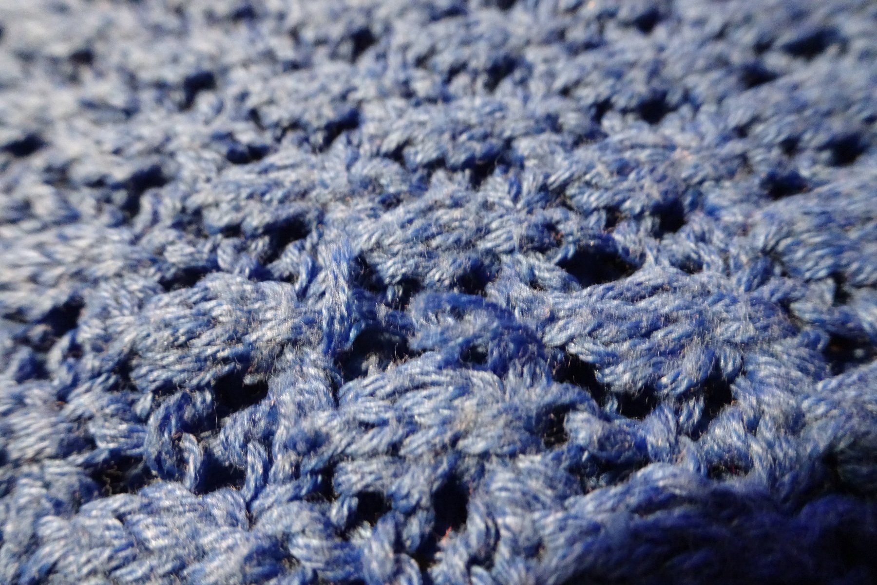 Maglioni & Felpe: Strickpullover royalblau mit Lochstrickmuster Gr. M – Usato da Strengelbach venduto da schmetterling20 3