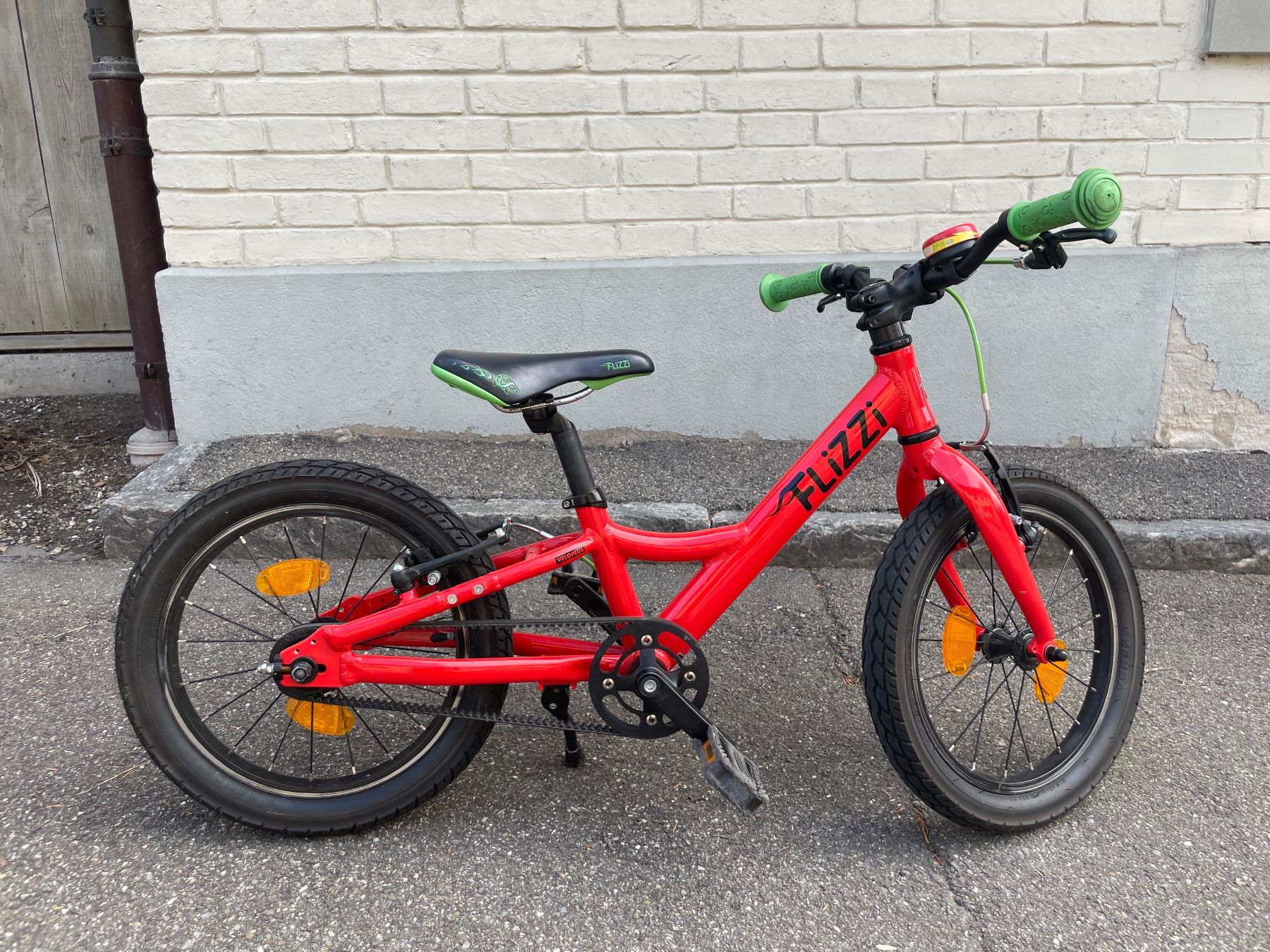 Flizzi Velos: FLIZZI Kinderfahrrad, 16 Zoll, Top Zustand, Rot – Gebraucht aus Winterthur von yan_hc76 2