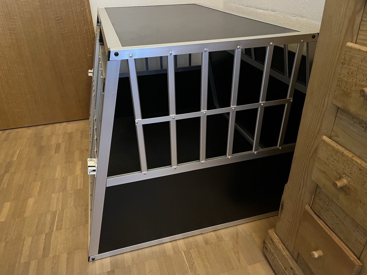 Gabbie, trasporto & Sicurezza: Grosse Hundebox mit Matte – Usato da Rifferswil venduto da Nena011 1