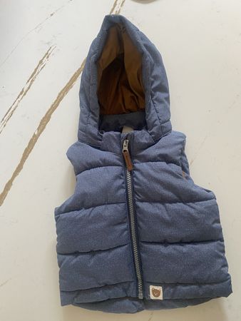 Gilet mit Kapuze blau Gr 68 neuwertig